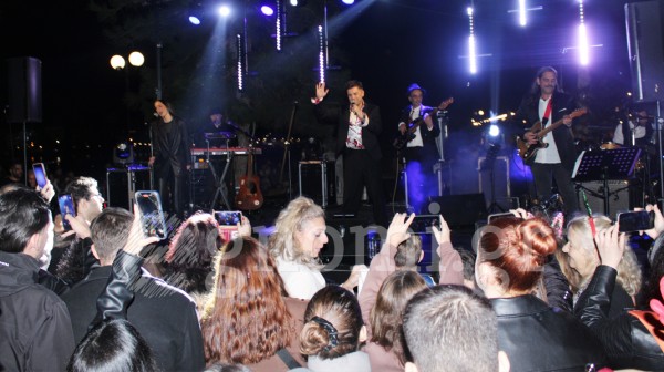 ΧΑΛΚΙΔΑ: Άναψε το Χριστουγεννιάτικο δέντρο και το κέφι (VIDEO)