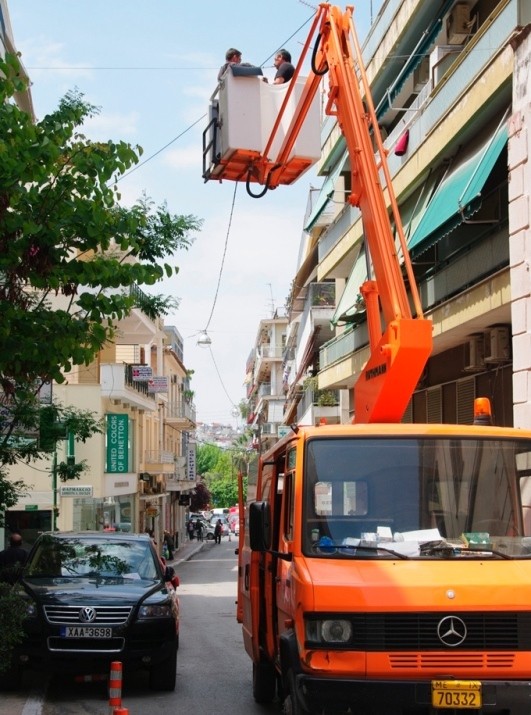 Ξηλώθηκαν οι στύλοι της ΔΕΗ από Αντωνίου και Καραμουρτζούνη