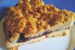 Κέικ με κεράσι και κραμπλ αμυγδάλου