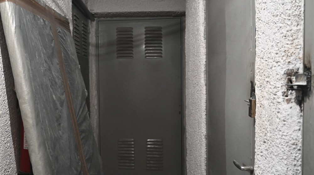 Πατέρας δυο παιδιών και φιλόλογος σε φροντιστήριο ο 49χρονος που συνελήφθη για τη γιάφκα με τα όπλα και τα εκρηκτικά στο Παγκράτι