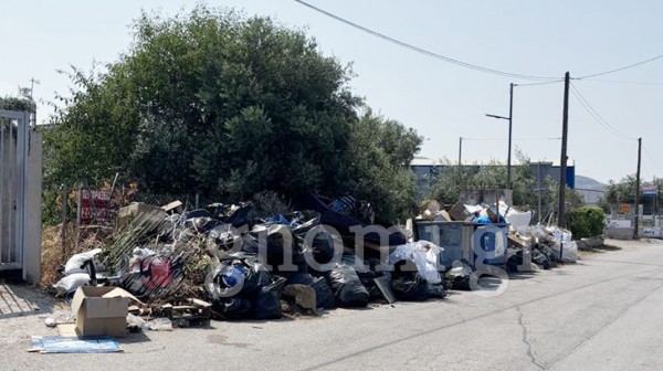 ΔΡΟΣΙΑ ΧΑΛΚΙΔΑΣ: Βουνά τα σκουπίδια στους κάδους