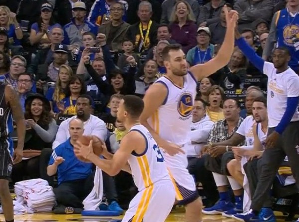 Απίθανο στιγμιότυπο με συμπαίκτη του Στεφ Κάρι (VIDEO)