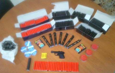 Έπιασαν 55χρονο έμπορο με 1412 κροτίδες και βεγγαλικά