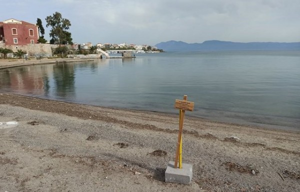 Ο Δήμος Χαλκιδέων έβαλε πινακίδες στις παραλίες