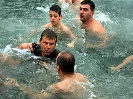 Βούτηξε και έπιασε το σταυρό (με την τρίτη!) ο Γκλέτσος