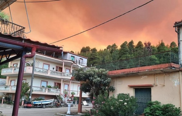 ΦΩΤΙΑ ΒΟΡΕΙΑ ΕΥΒΟΙΑ: Η πύρινη κόλαση από το Προκόπι (φωτογραφία)