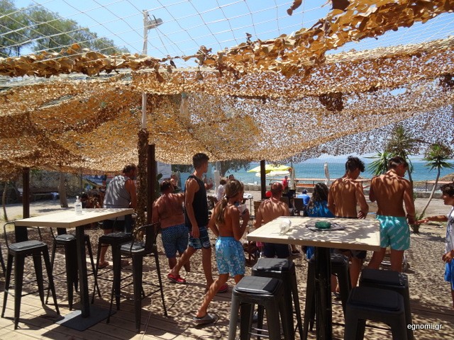 ΑΡΤΑΚΗ: Αστραπιαίος άνεμος αναστάτωσε λουόμενους σε πλαζ (VIDEO)