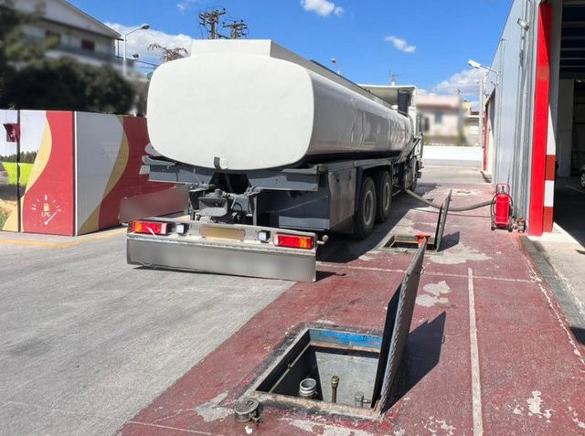 Πρατήριο υγρών καυσίμων διοχέτευε στην αγορά λαθραία καύσιμα (VIDEO)