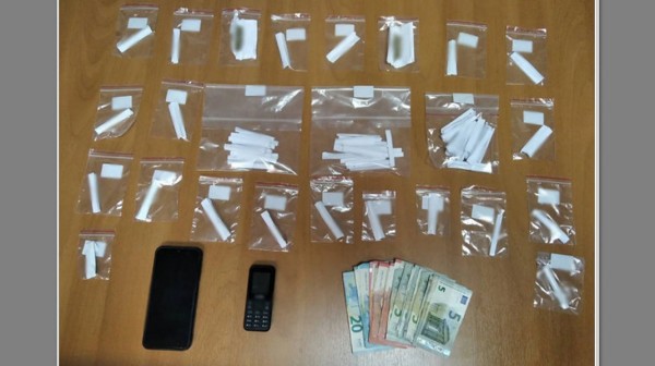 ΛΑΜΙΑ: Συνελήφθησαν δύο άντρες και μία γυναίκα σε... νταραβέρι ναρκωτικών