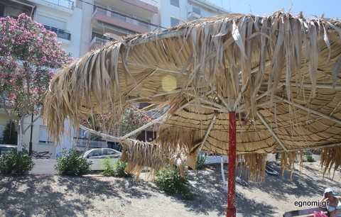 Χαλασμένες ομπρέλες στις πλαζ της Χαλκίδας