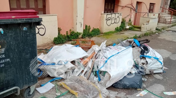 ΧΑΛΚΙΔΑ ΟΔΟΣ ΚΥΠΡΟΥ: Κάτοικοι καλούν το 1507 για τα σκουπίδια και ο Δήμος τους αγνοεί