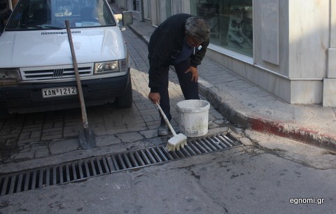 Ασπρίζει τις σχάρες ο Θοδωρής