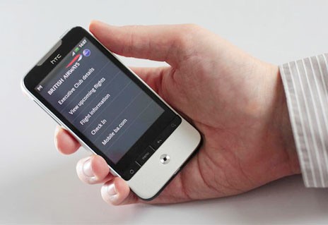 Βούτηξε το κινητό και άρχισε να τρέχει