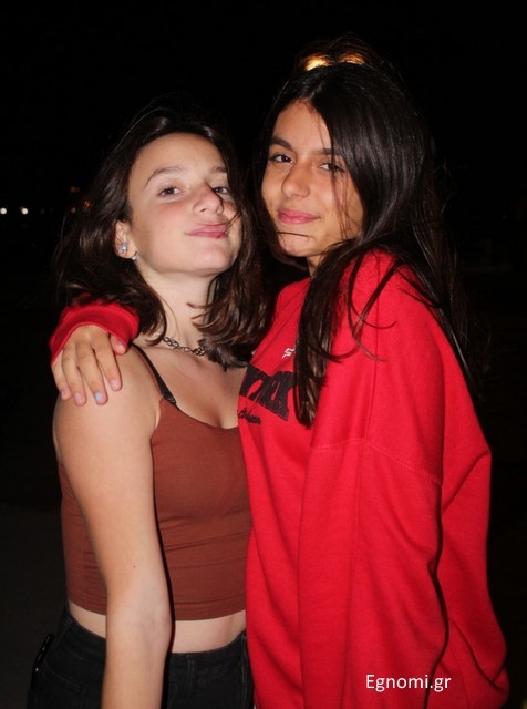 Δεμένες σαν μία γροθιά!