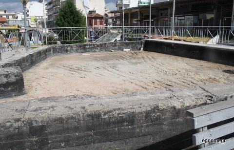 Η ... πισίνα της Αγοράς άδειασε