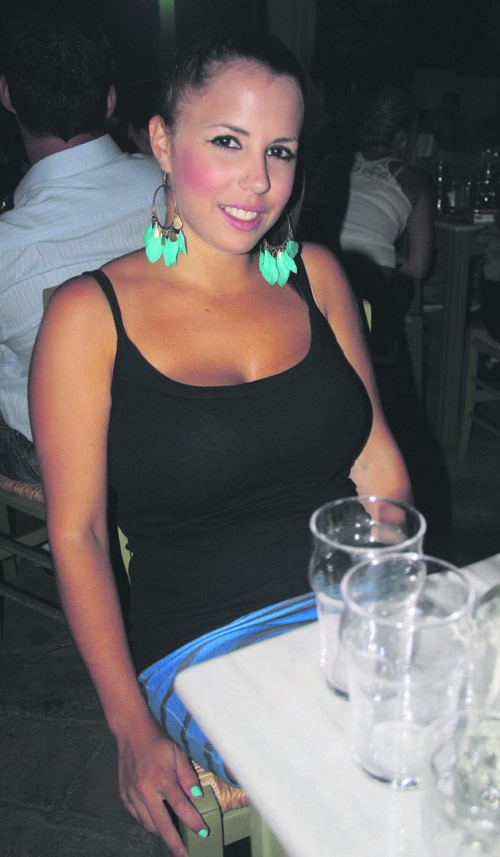 Στη Σαντορίνη η Λίνα