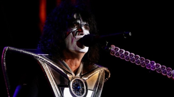 Εις Φρέιλι: Πέθανε ο κιθαρίστας του θρυλικού συγκροτήματος Kiss - Υπέκυψε στα τραύματά του μετά από πτώση (VIDEO)