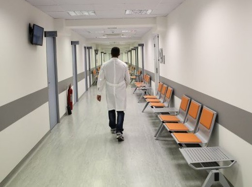 ΑΡΕΙΟΣ ΠΑΓΟΣ: Ανοίγει τον δρόμο για καταβολή αναδρομικών από 40.000 έως 60.000 ευρώ στους γιατρούς του ΕΣΥ