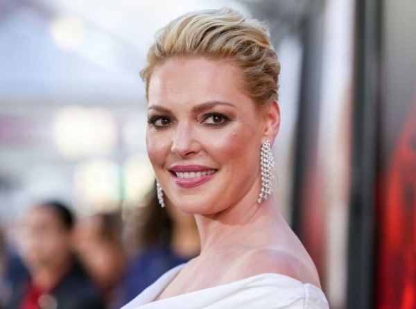 KATHRINE HEIGL: Τα 'βαψε ...μαύρα!
