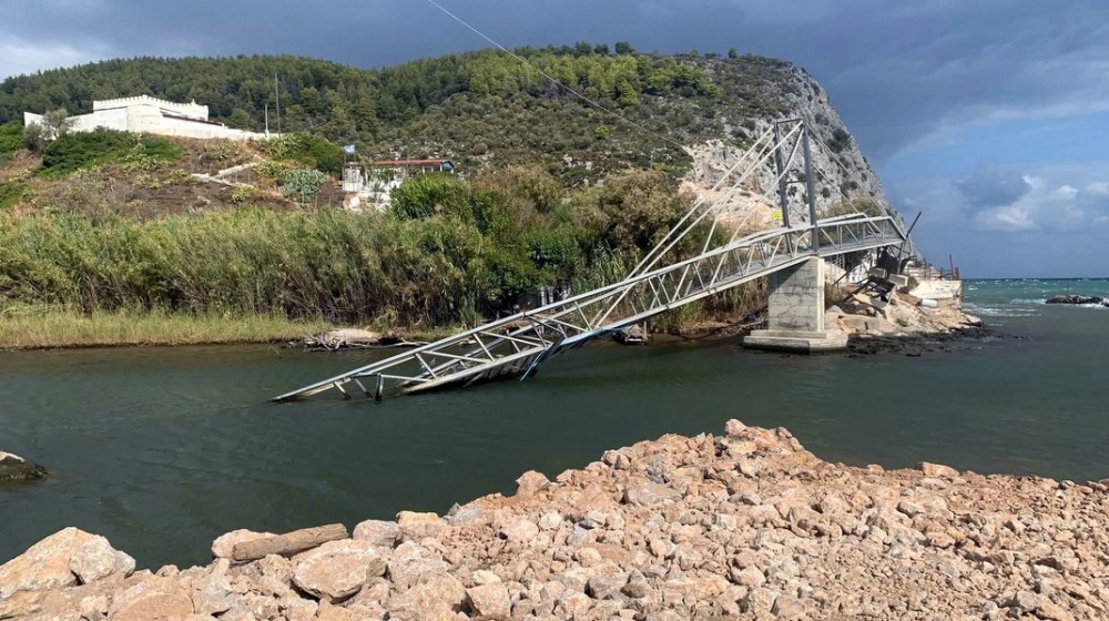 ΜΑΝΤΟΥΔΙ: Ξεκίνησε επιτέλους η κατασκευή της νέας πεζογέφυρας στο Κυμάσι