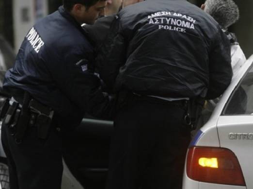 Λαμία: Γρονθοκόπησε την πρώην σύντροφό του - Πριν λίγο καιρό την είχε χαρακώσει με ξυράφι