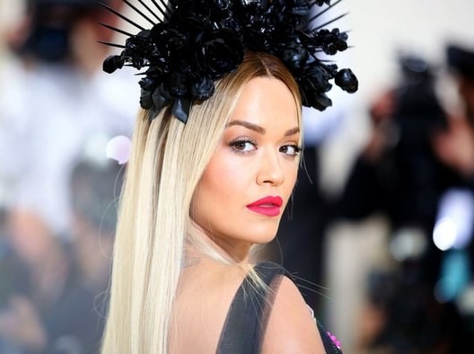 Rita Ora: Θα δοκιμάζατε το νέο χρώμα των μαλλιών της;