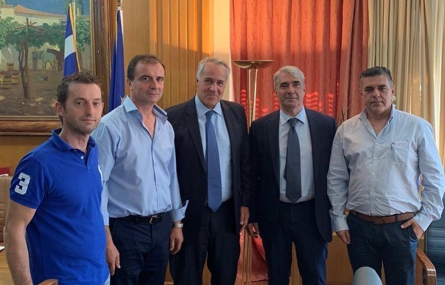 Στον υπουργό Αγροτικής Ανάπτυξης οι παραγωγοί κερασιών από το Μετόχι Διρφύων