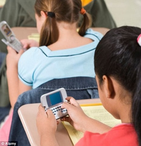 Αποβολή από τα σχολεία στα ... κινητά