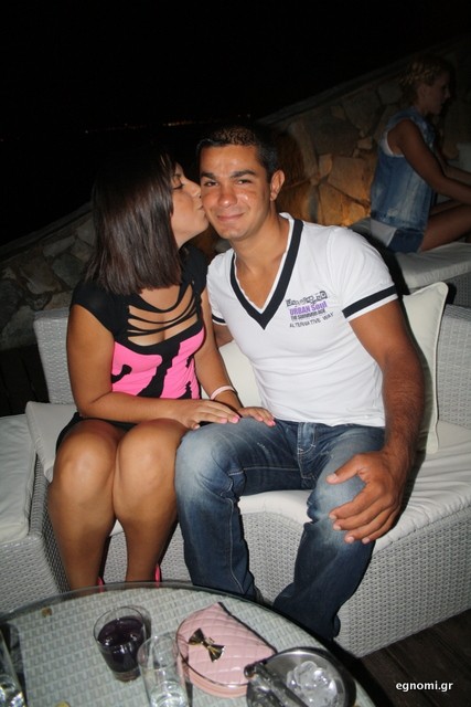 Την θέλει πάντα στο πλάι του