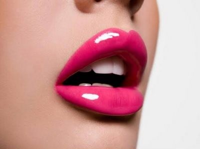 Τέλεια, ζουμερά, χρωματιστά χείλη!