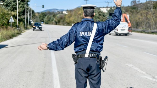ΣΤΕΡΕΑ ΕΛΛΑΔΑ: Γκαζιάρηδες και μεθυσμένοι οδηγοί στην ...τσιμπίδα της Τροχαίας