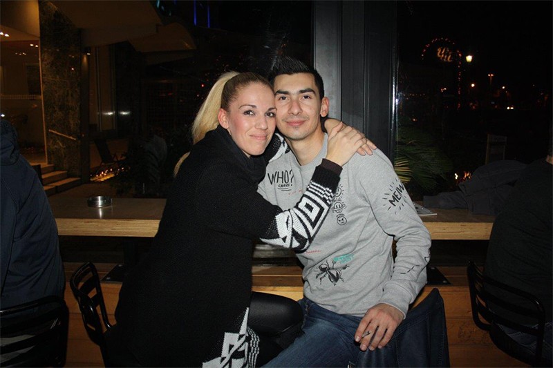 Η απόσταση τους ενώνει