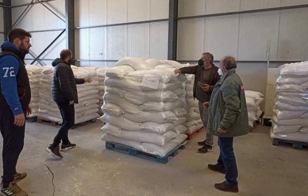 Συνεχίζεται η διανομή ζωοτροφών και μελισσοτροφών σε πληγέντες κτηνοτρόφους και μελισσοκόμους της Βόρειας Εύβοιας