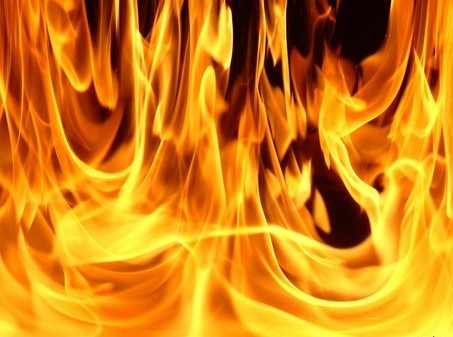 ΦΩΤΙΑ ΕΥΒΟΙΑ ΓΟΥΒΕΣ: Παραδόθηκε στις φλόγες το Γυμνάσιο του χωριού