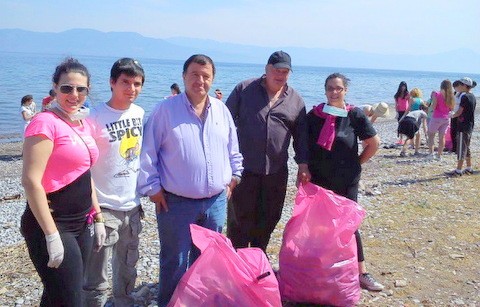 Καθάρισαν την παραλία των Λουκισίων