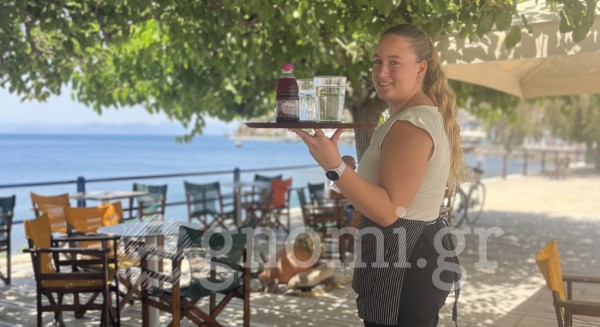 ΜΕΛΙΤΗ: Σού σερβίρουν με χαμόγελο την πιο ...ζουμερή πορτοκαλόπιτα!