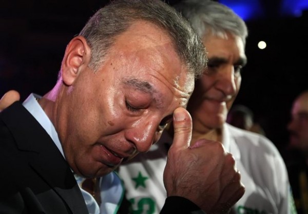 Δάκρυα για το μύθο