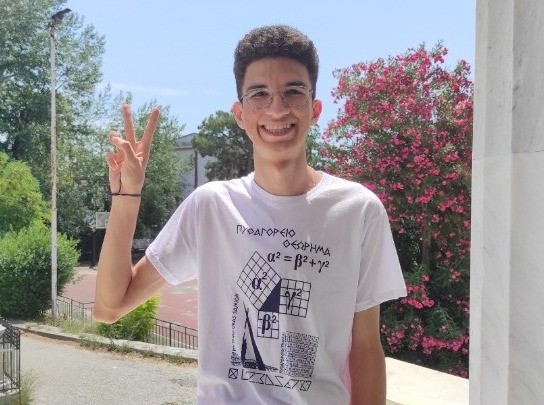 Ιρανός πρόσφυγας αρίστευσε στις Πανελλήνιες - Τον πήρε τηλέφωνο ο Μητσοτάκης (VIDEO)