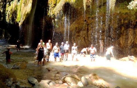 Πήγαν στο μέρος που πάντα βρέχει