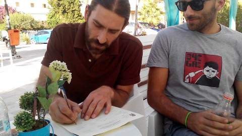 Εβαλε την υπογραφή του και ο Αντώνης Κανάκης