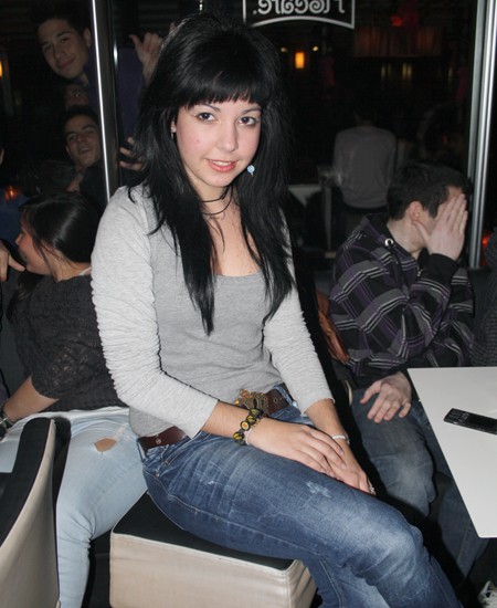 Προσπαθούν να της κλέψουν την παράσταση