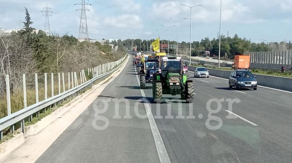 ΑΓΡΟΤΕΣ Β. ΕΥΒΟΙΑ: Καθ' οδόν για το Σύνταγμα με τρακτέρ