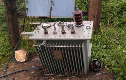 Αλιβέρι: Τον έπιασαν στα ...πράσα να κλέβει χαλκό από μετασχηματιστή της ΔΕΗ