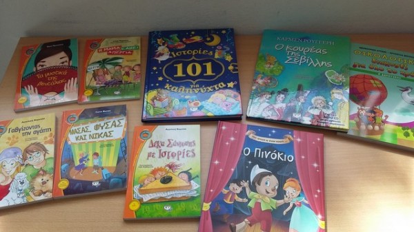 Δωρεά βιβλίων στη  Δημοτική Βιβλιοθήκη Καθενών