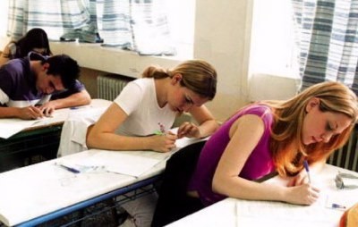 Πανελλαδικές εξετάσεις: Οι λύσεις στα σημερινά θέματα