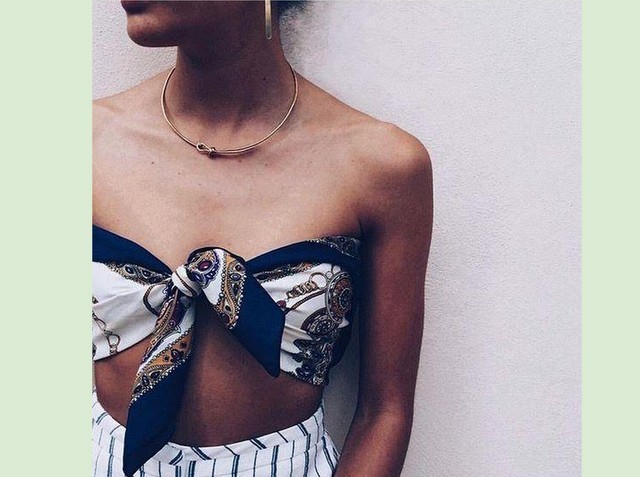 Έτσι θα φορέσεις το φουλάρι σου σαν top!