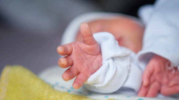 Θρίλερ με το βρέφος που βρέθηκε σε καρότσι σούπερ μάρκετ - Συνελήφθη μια γυναίκα