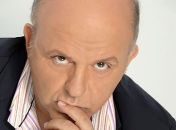 Ο Νίκος Μουρατίδης στο Pepe Beach bar στο Πήλι