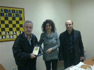 Έκοψε πίτα και βράβευσε τους καλύτερους του 2011