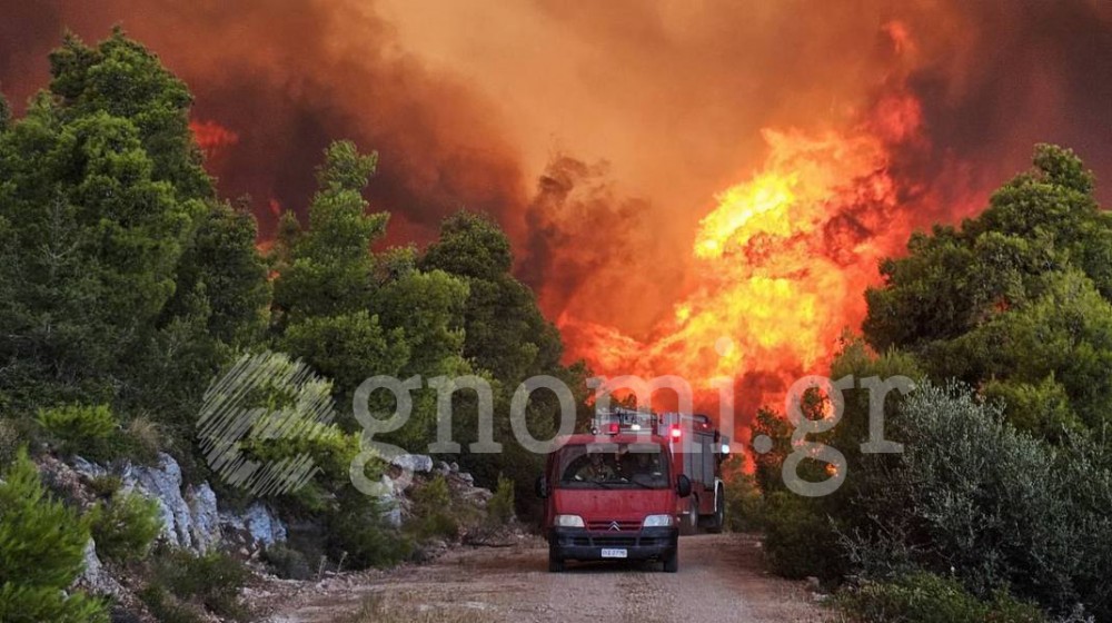 ΦΩΤΙΑ ΣΤΗΝ ΚΕΝΤΡΙΚΗ ΕΥΒΟΙΑ: Εφιαλτικές διαστάσεις πήρε η πυρκαγιά που ξεκίνησε από την Πισσώνα (φωτό +video)